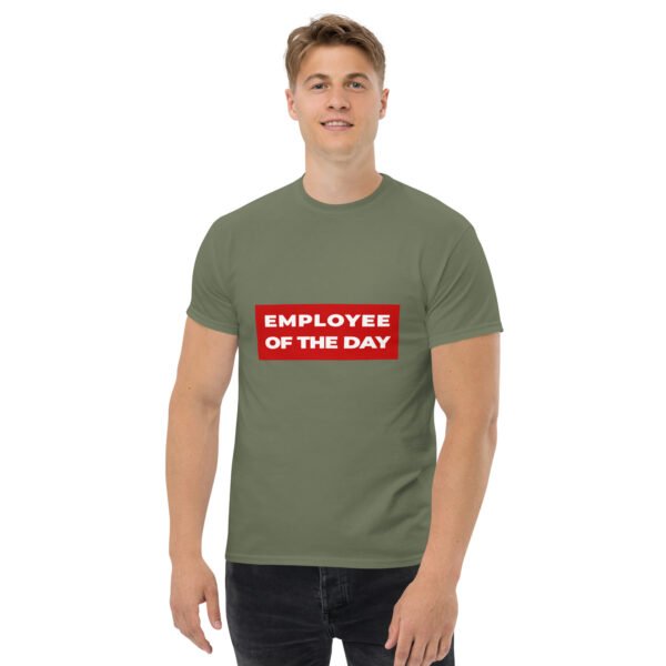 Employee of the day | Vorderseitendruck | Klassisches Herren-T-Shirt – Bild 16