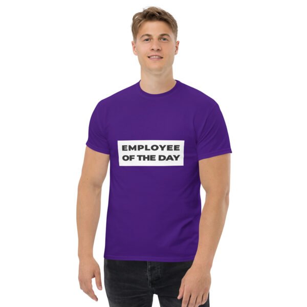 Employee of the day | Vorderseitendruck | Klassisches Herren-T-Shirt – Bild 15